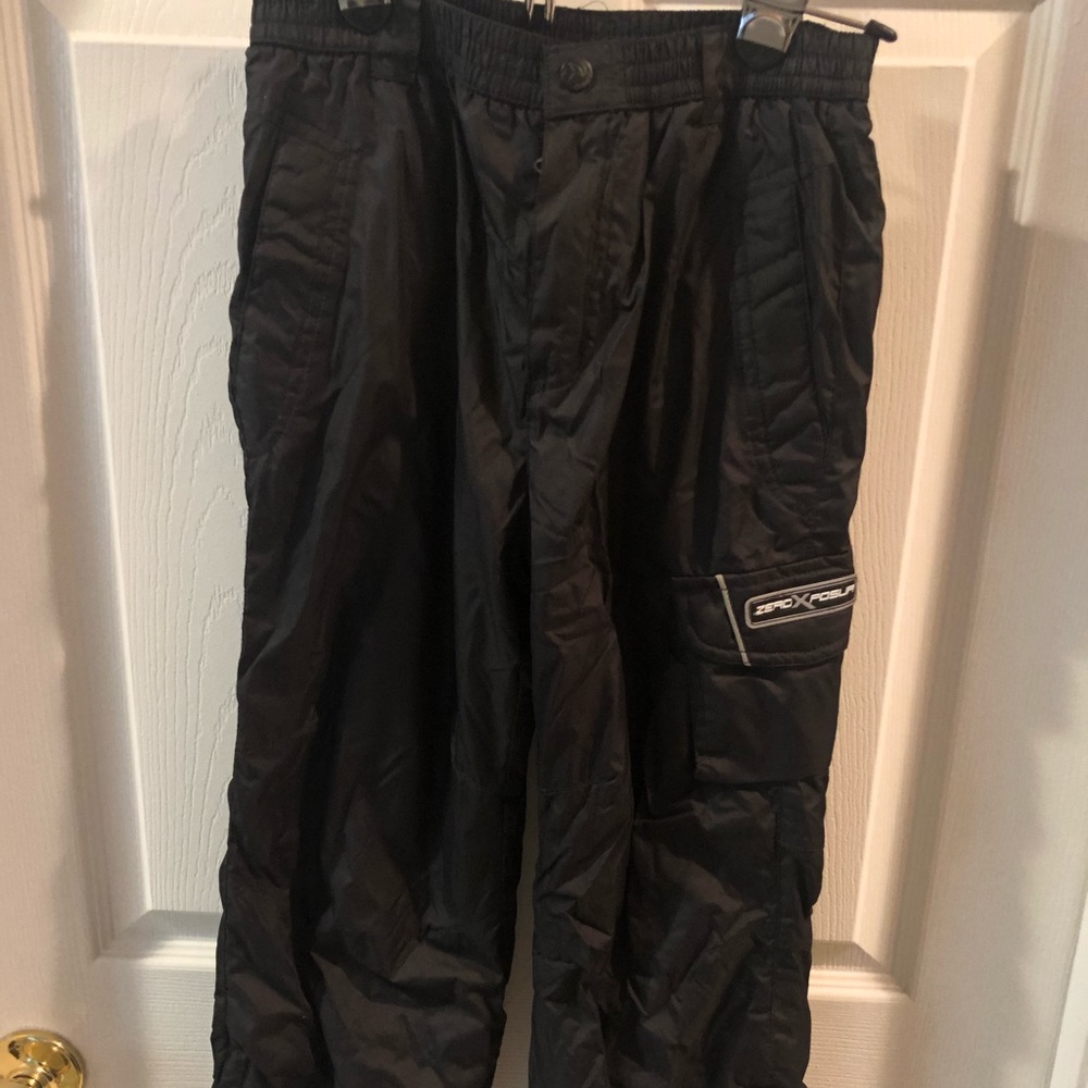 Boys ski pant, black, size 7.